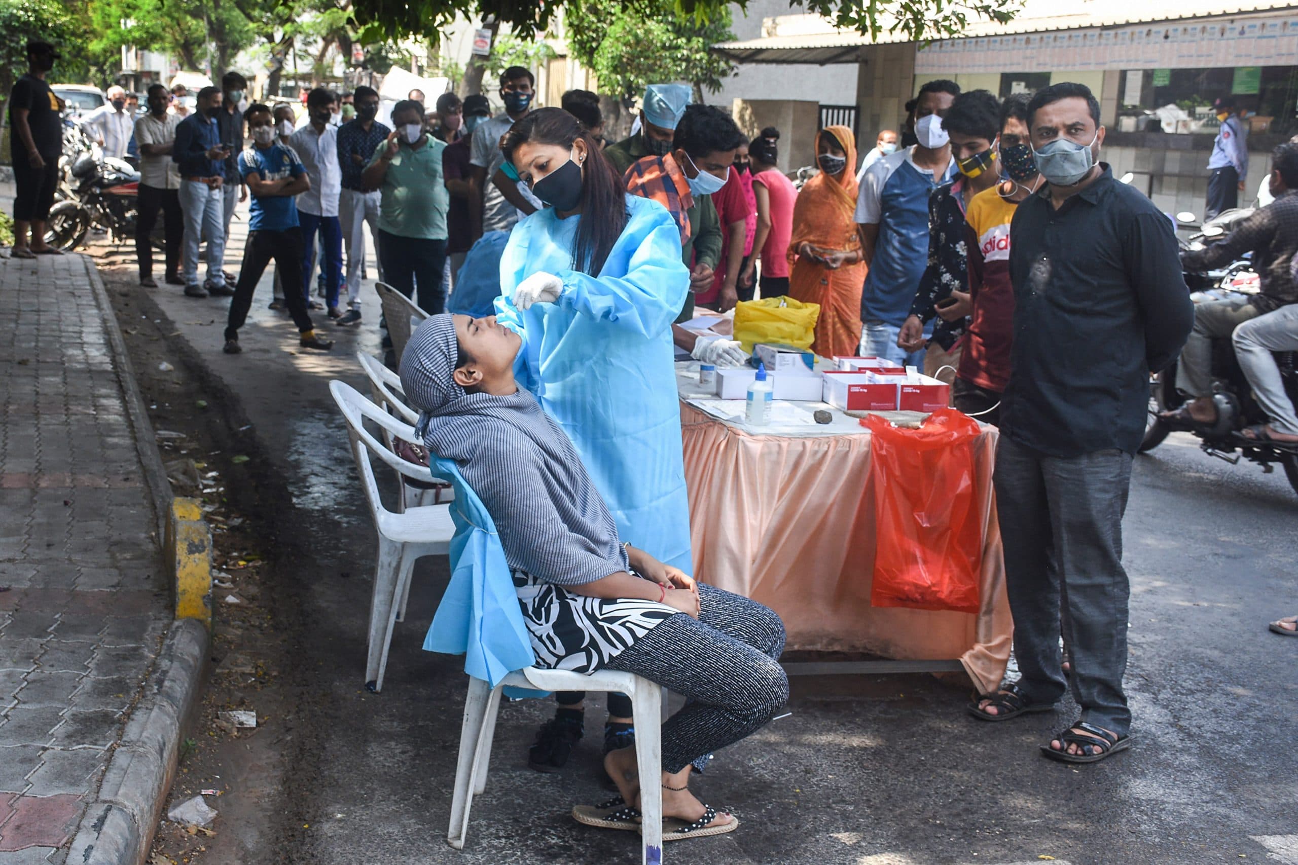 Coronavirus Update: देश भर में 72 फीसदी से ज्यादा संक्रमण के एक्टिव मामले केवल 5 राज्यों में, केंद्र ने बताये नाम