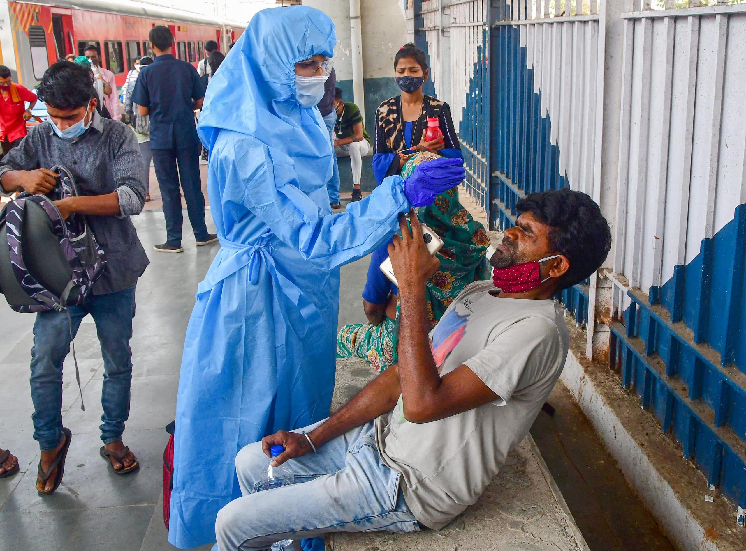 Corona Blast: महाराष्ट्र में थम नहीं रही कोरोना की रफ्तार, फिर आए 55000 से ज्यादा मामले, 309 मौतें, जानें बाकी राज्यों का हाल