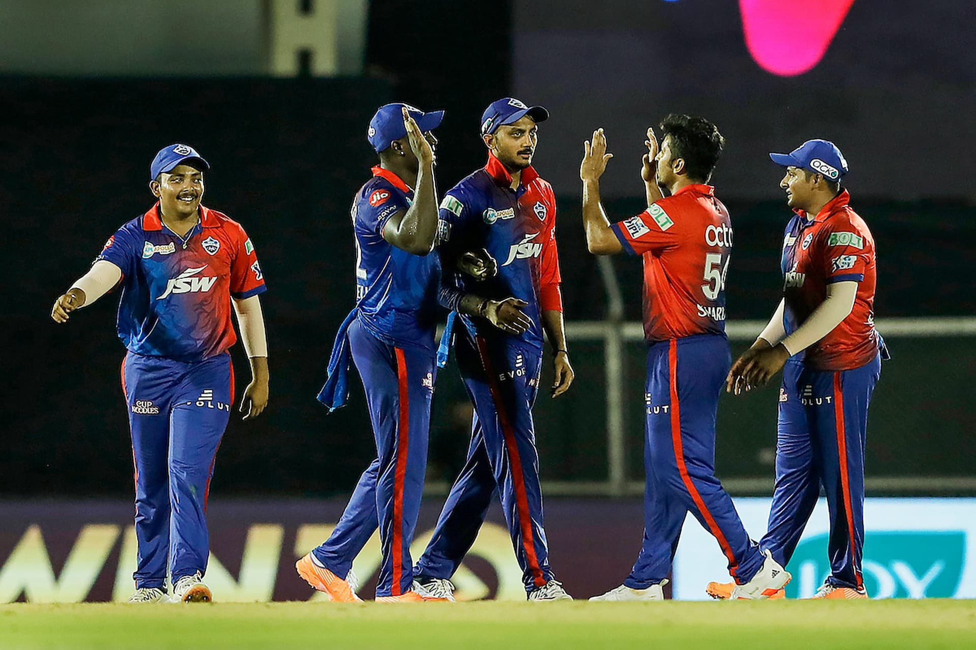 IPL 2022 में कोरोनावायरस की दस्तक, दिल्ली कैपिटल्स के फिजियो पैट्रिक फरहार्ट हुए कोरोना पॉजिटिव