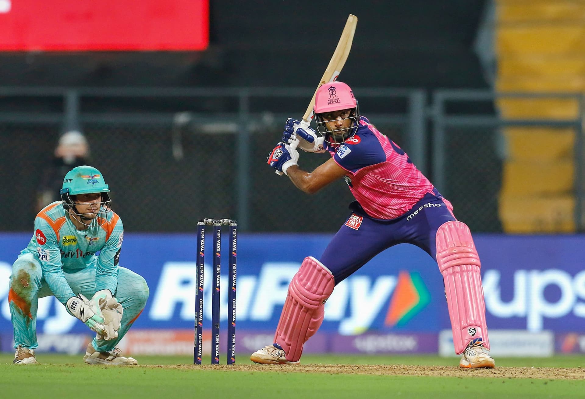 IPL 2022: आईपीएल इतिहास में पहली बार कोई खिलाड़ी हुआ रिटायर्ड आउट, जानें क्यों वापस लौटे रविचंद्रन अश्विन IPL 2022: आईपीएल इतिहास में पहली बार कोई खिलाड़ी हुआ रिटायर्ड आउट, जानें क्यों वापस लौटे रविचंद्रन अश्विन
