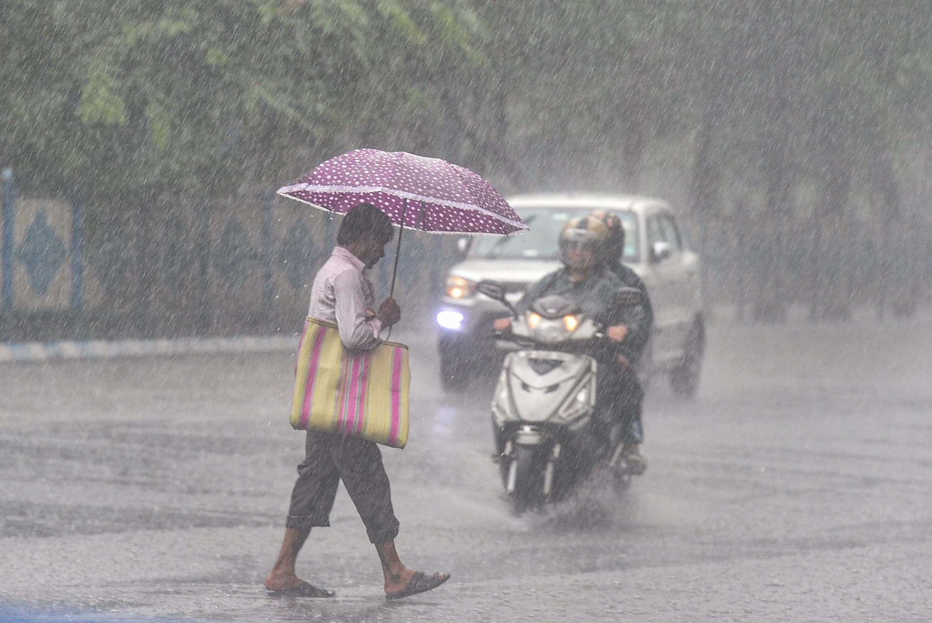 Weather Forecast Update: झारखंड में भारी बारिश, जानें दिल्ली-यूपी सहित अन्‍य राज्य का हाल