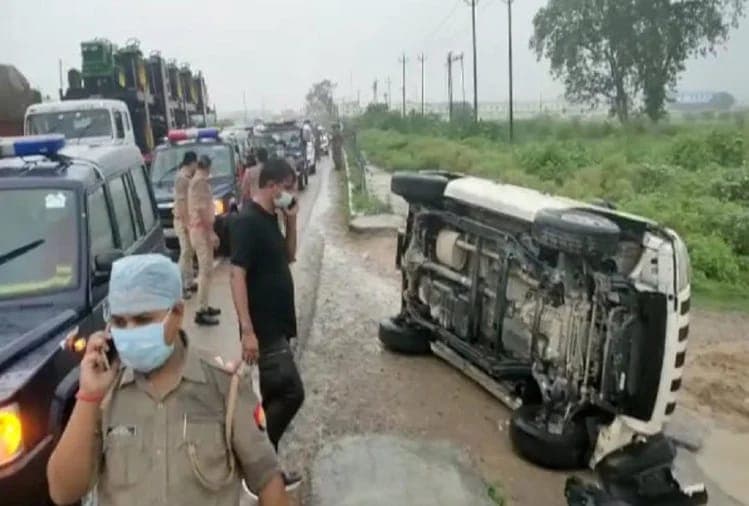 Vikas Dubey Encounter News : विकास दुबे के एनकाउंटर से पहले मीडिया के वाहनों को रोका गया, पत्रकारों के दावे पर पुलिस ने दी सफाई