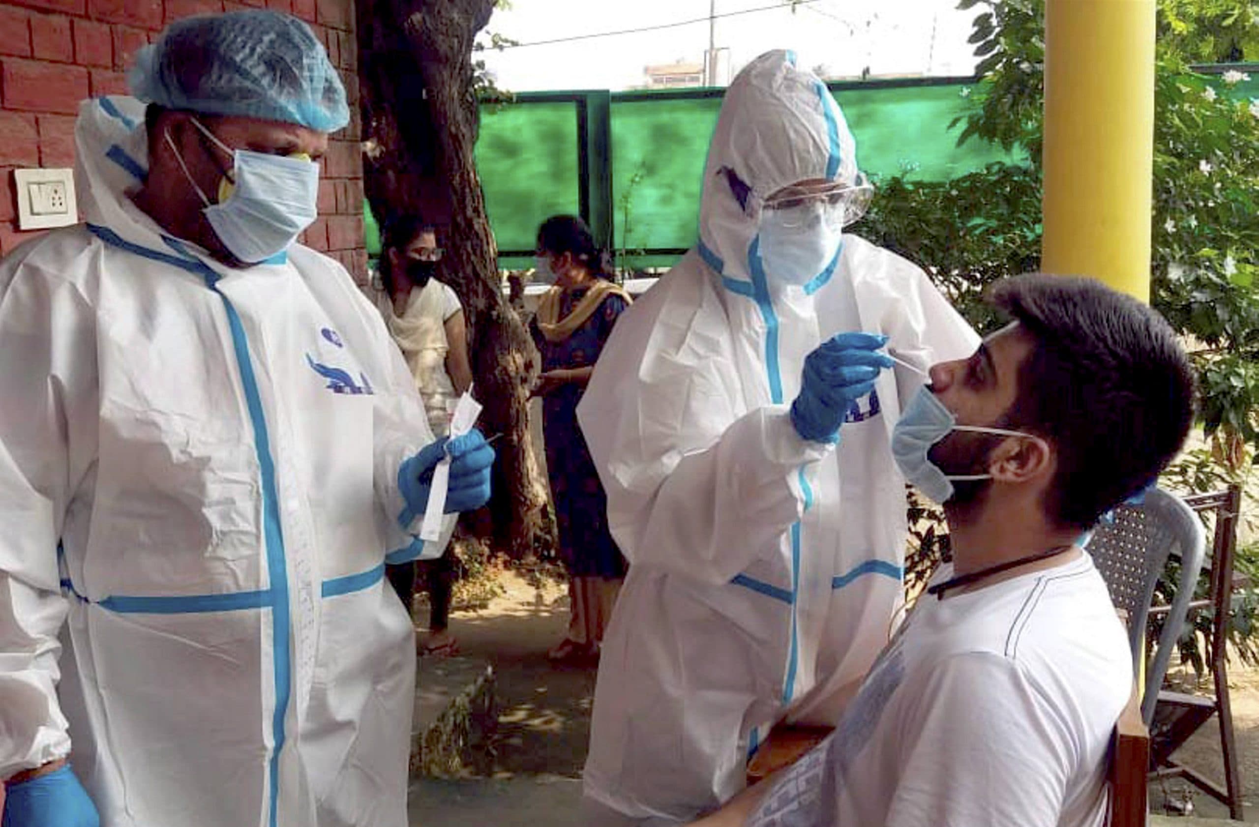 Coronavirus Outbreak : देश में कोरोना मरीजों की संख्या 8 लाख के पार, अब तक 22000 से अधिक की मौत