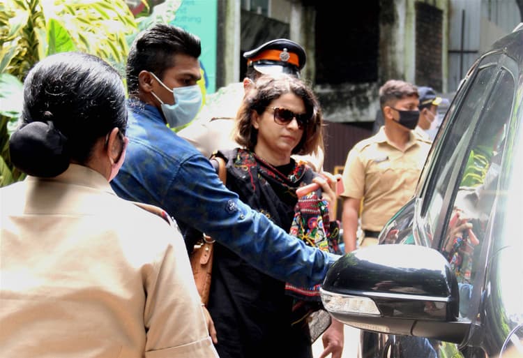 Kangana Ranaut vs Shiv Sena Live Updates : कंगना रनौत को तोड़फोड़ से हुआ 2 करोड़ का नुकसान, BMC के खिलाफ लेंगी क्रिमिनल एक्शन