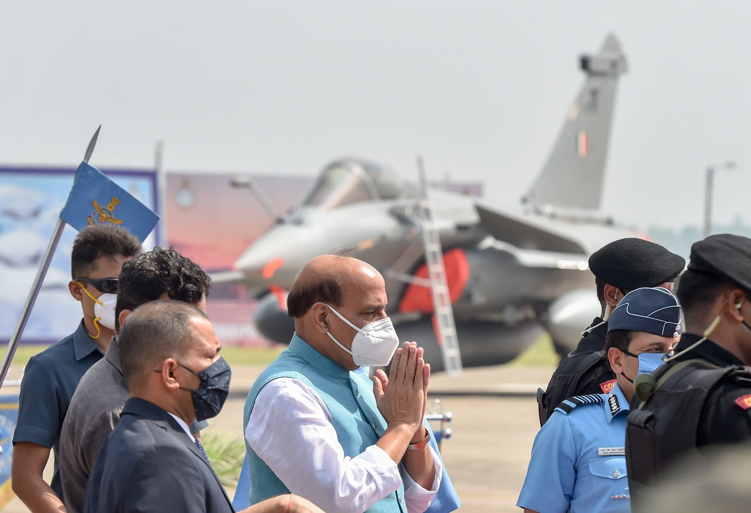 Rafale Ceremony : राफेल से रक्षामंत्री राजनाथ की चीन को चेतावनी, कहा- भारतीय सीमाओं पर जो माहौल बनाया गया…