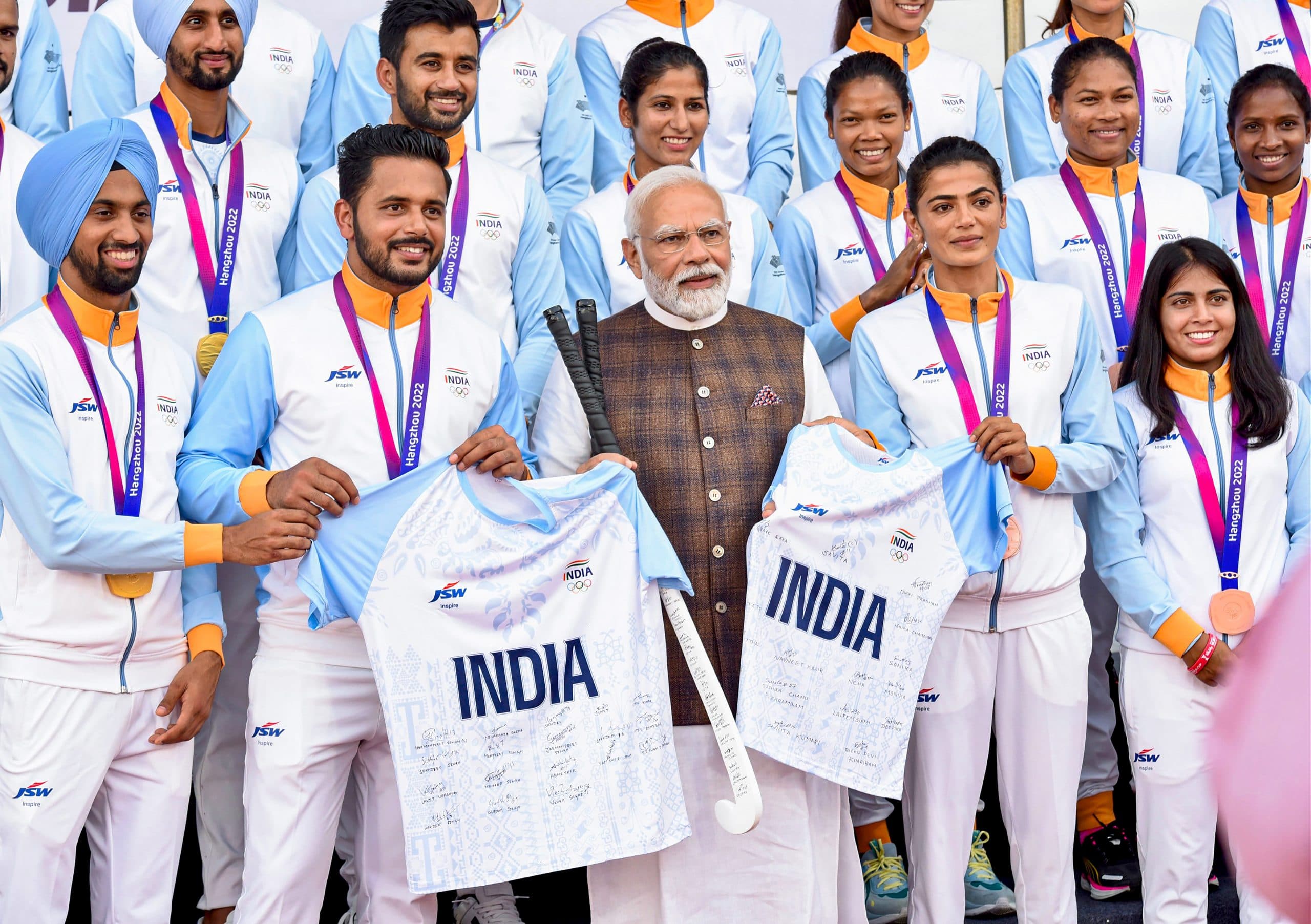 Asian Games Photos: मेडल जीतने वाले खिलाड़ियों से मिले पीएम मोदी, इतिहास रचने पर दी बधाई