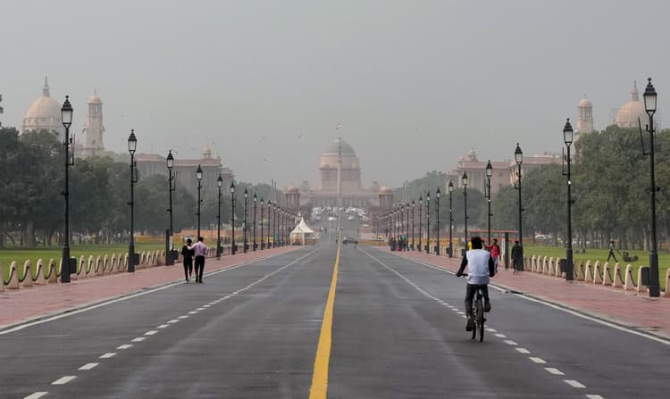 Delhi Weather: दिवाली के दूसरे दिन दिल्ली की वायु गुणवत्ता 'खराब' श्रेणी में, जानें मौसम का हाल