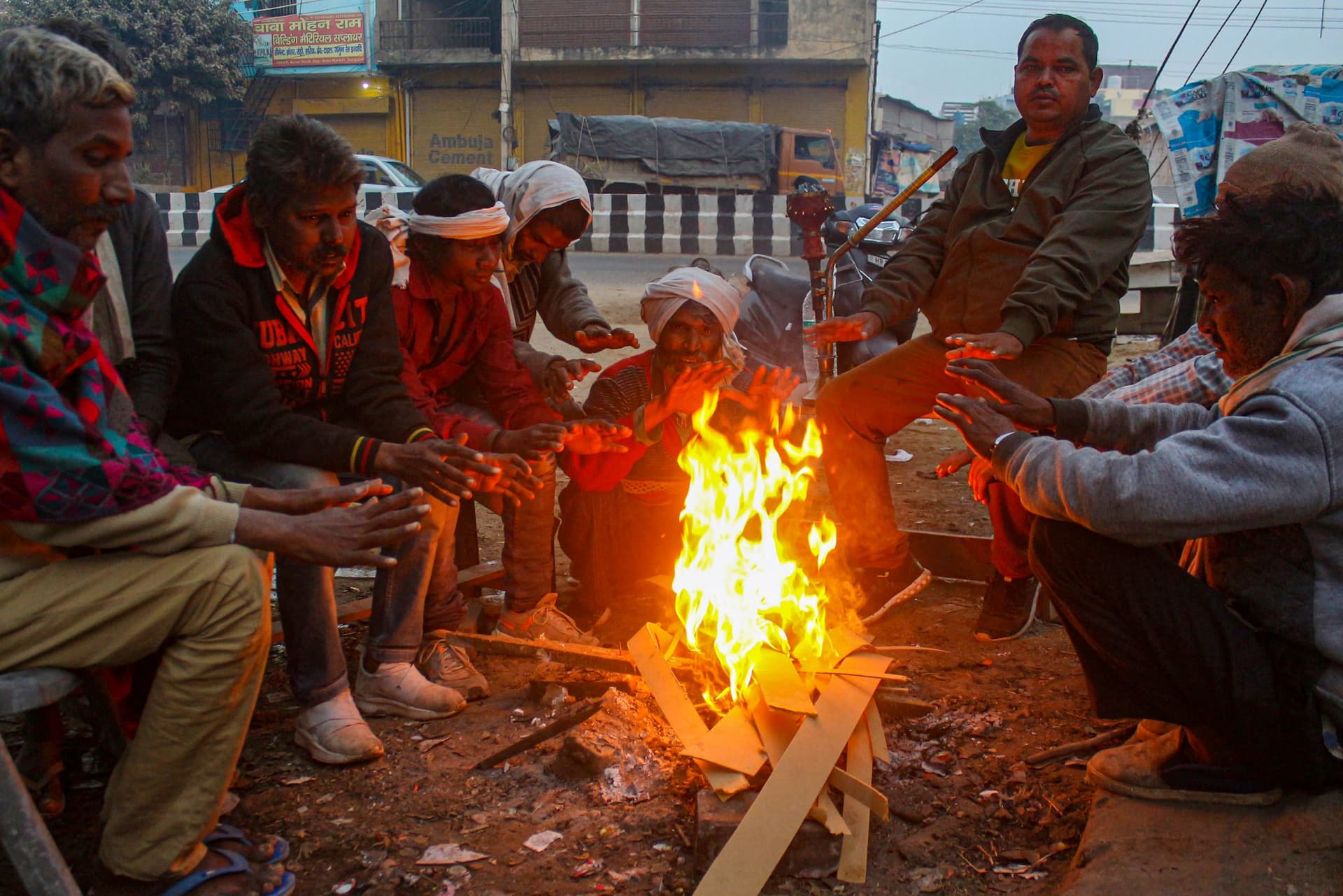Weather Forecast Updates: दिल्ली-झारखंड में होगी बारिश, जानें बिहार-यूपी सहित अन्य राज्यों का हाल