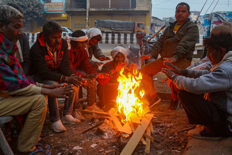 Weather Forecast Updates: दिल्ली-झारखंड में होगी बारिश, जानें बिहार-यूपी सहित अन्य राज्यों का हाल