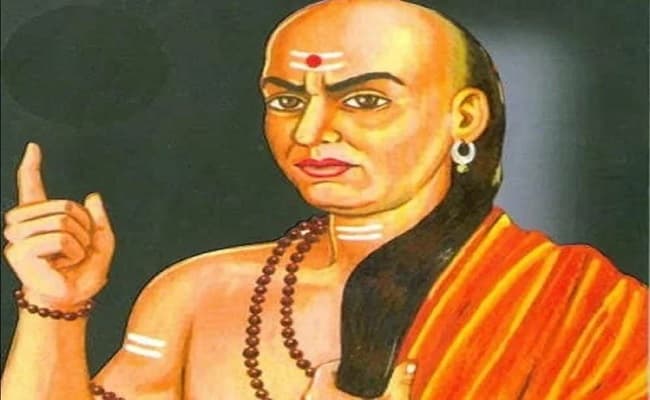 Chanakya Niti: जीवन में सुखी रहना है तो इन दो रिश्तों को कभी न करें खराब, जानिए क्या कहते है आचार्य चाणक्य...