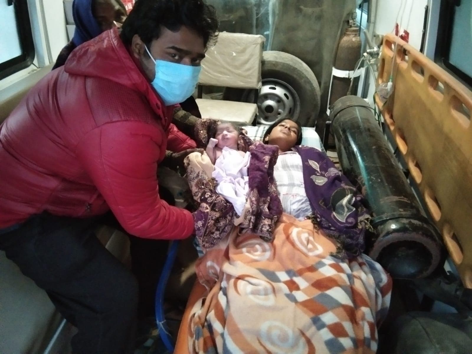 Lucknow News: 108 की दो एम्बुलेंस में जन्मीं बेटियां, ईएमटी ने कराया प्रसव, सीएचसी माल में जच्चा-बच्चा भर्ती