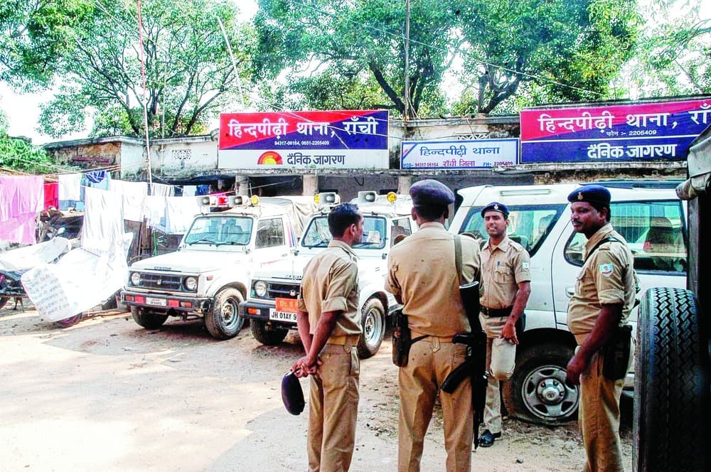 हिंदपीढ़ी में लॉकडाउन का सख्ती से पालन करायेंगे पुलिस अफसर