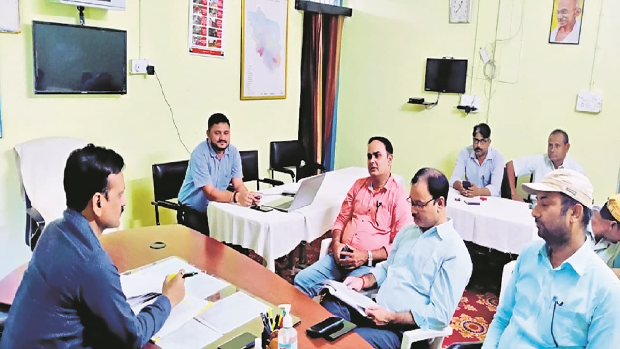 नरकटियागंज में लगा धारा 144, जाने जिला प्रशासन नगर परिषद में क्यों दिख रहा सख्ती