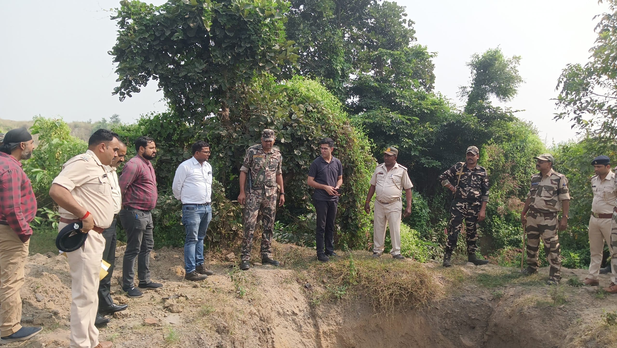 धनबाद : निरसा पुलिस को कोयला चोरी पर रोक लगाने का निर्देश, एसपी ने खनन स्थलों का किया निरीक्षण