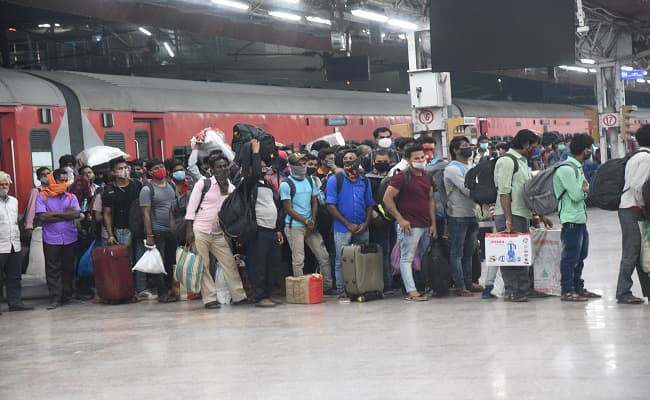 महाराष्ट्र में एंट्री के लिए VACCINE की दोनों डोज जरूरी, RTPCR रिपोर्ट नहीं तो 14 दिन Quarantine