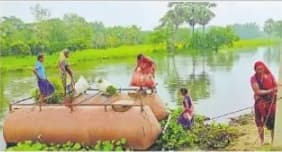 मनिहारी के धुरियाही पंचायत में बाढ़ से आवागमन बाधित, नाव ही सहारा