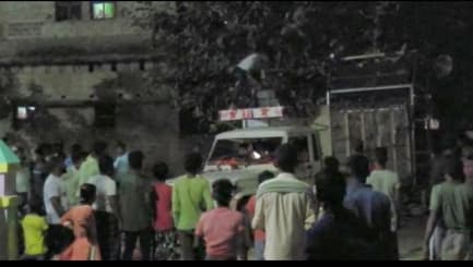 जमुई में बाबा धनेश्वरनाथ पर जल चढ़ाने जा रहे शिव भक्तों पर पथराव, घटना के बाद दो पक्षों में तनाव