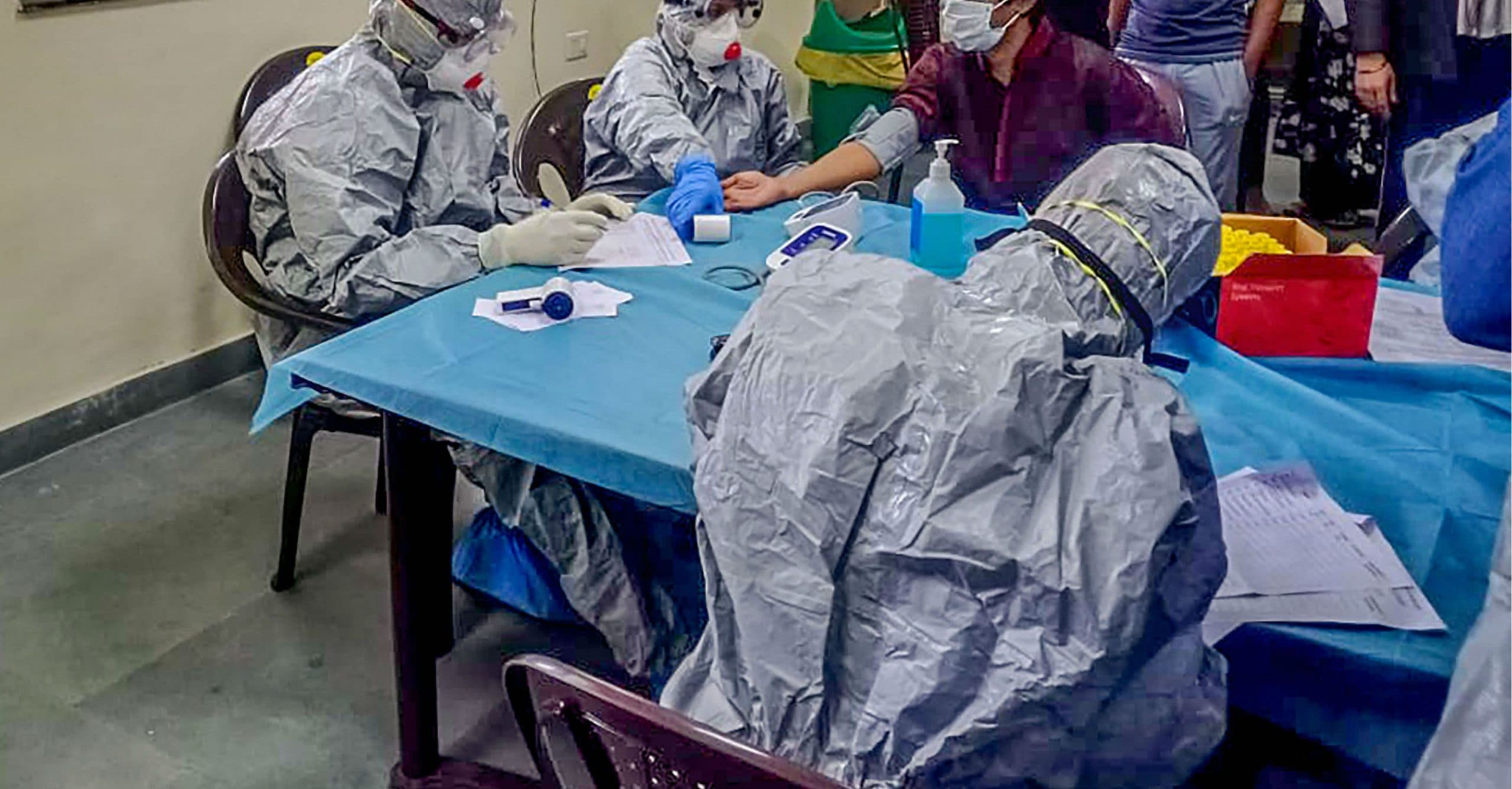 Coronavirus outbreak Updates : कर्नाटक में कोरोना वायरस के संदिग्ध मरीज की मौत, केरल में बुजुर्ग महिला की हालत गंभीर