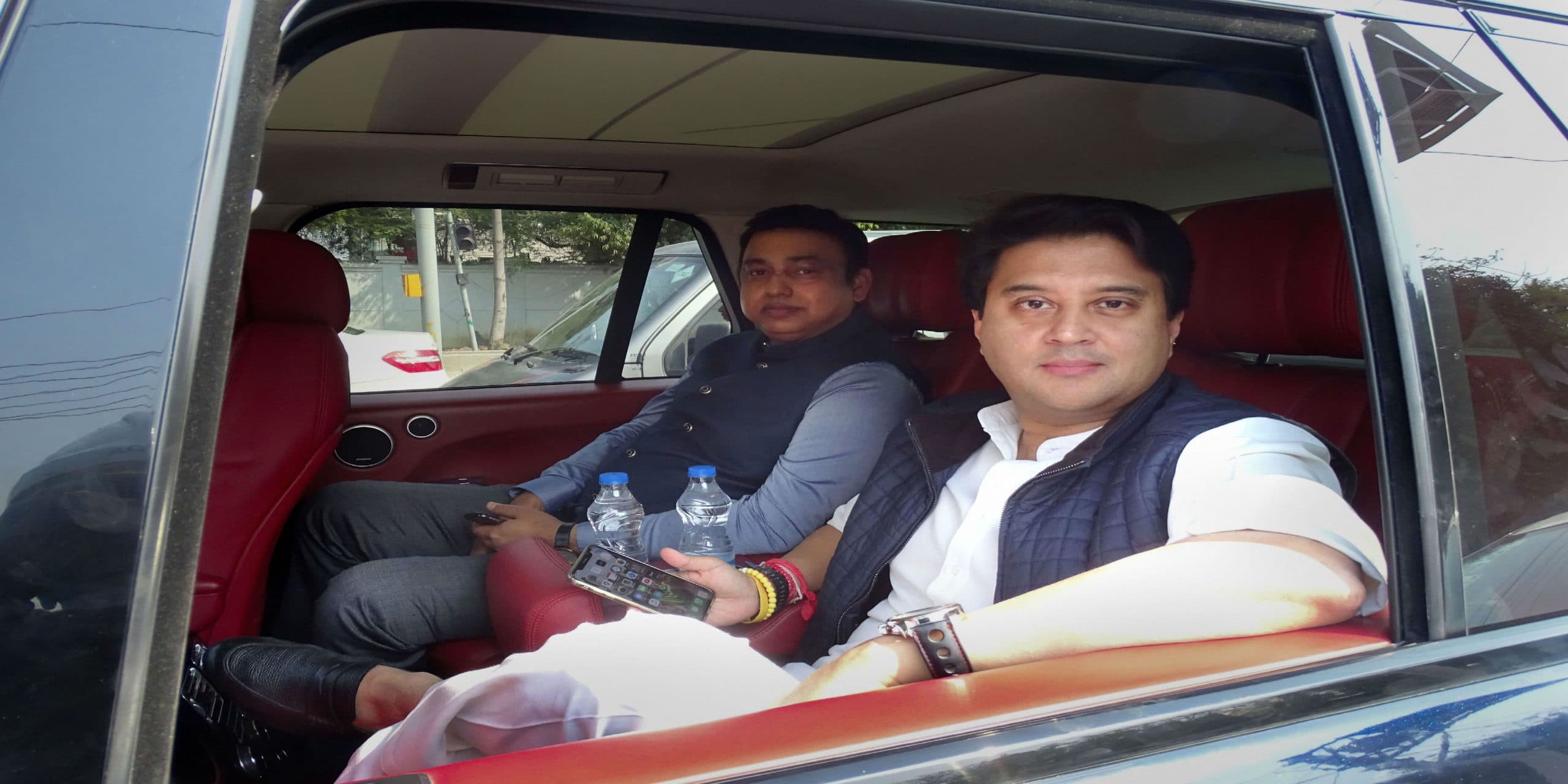 बुआ-दादी की पार्टी में लौटे ज्‍यातिरादित्‍य सिंधिया, कांग्रेस का 18 साल का साथ छोड़ा, जानें पूरा प्रोफाइल