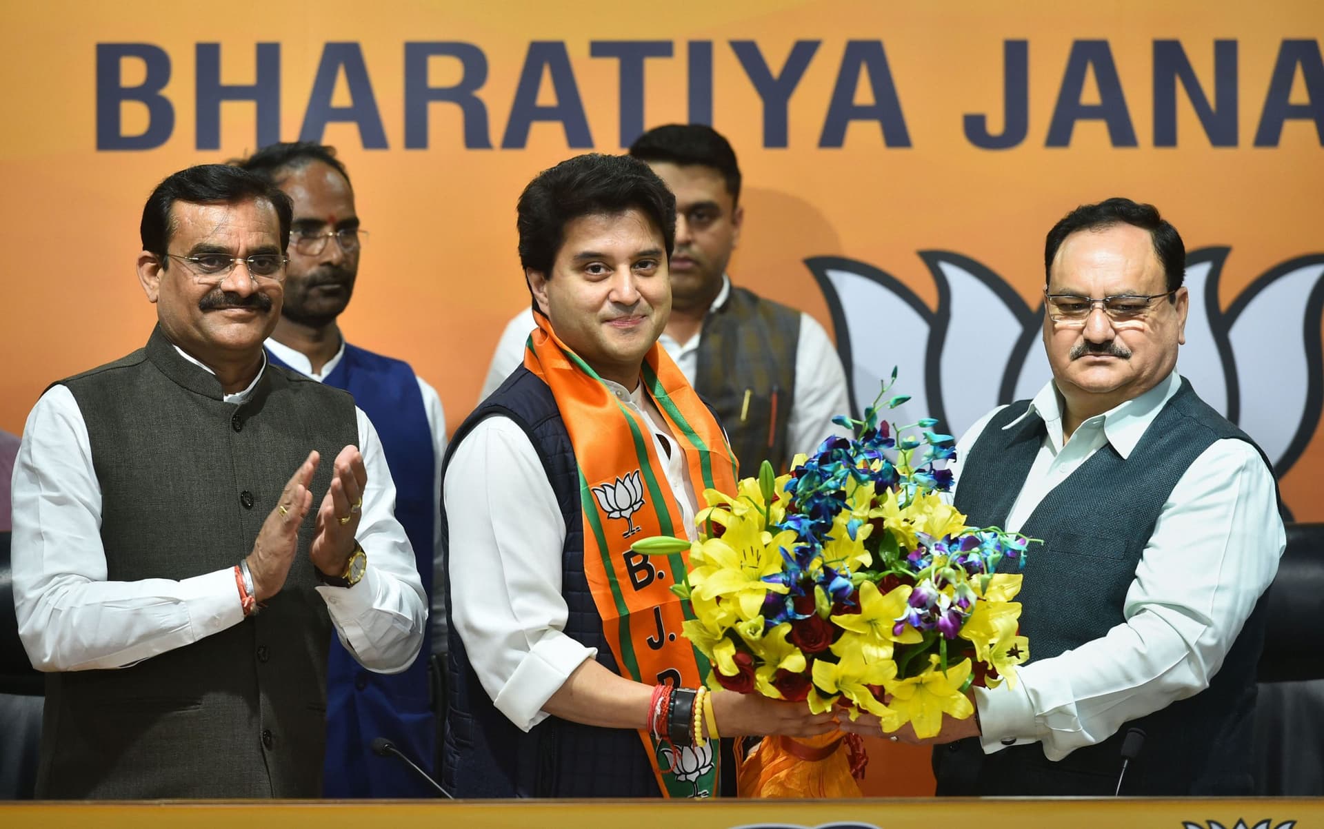 बदला गणित : भाजपा में ज्योतिरादित्य,  संकट में कमलनाथ, राज्यसभा प्रत्याशी बनाये गये सिंधिया