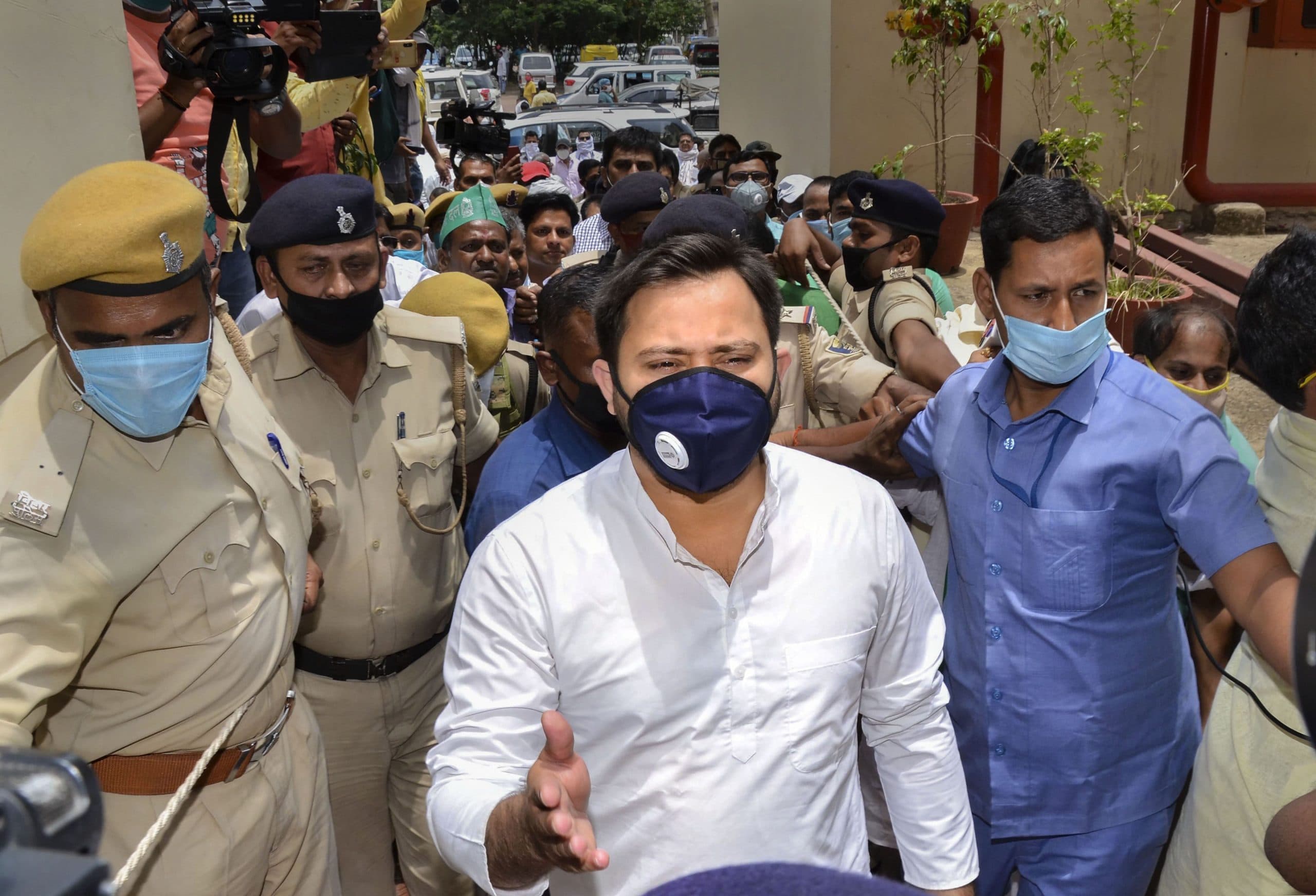 लालू प्रसाद के 73वें जन्मदिन पर तेजस्वी यादव ने ली यह शपथ