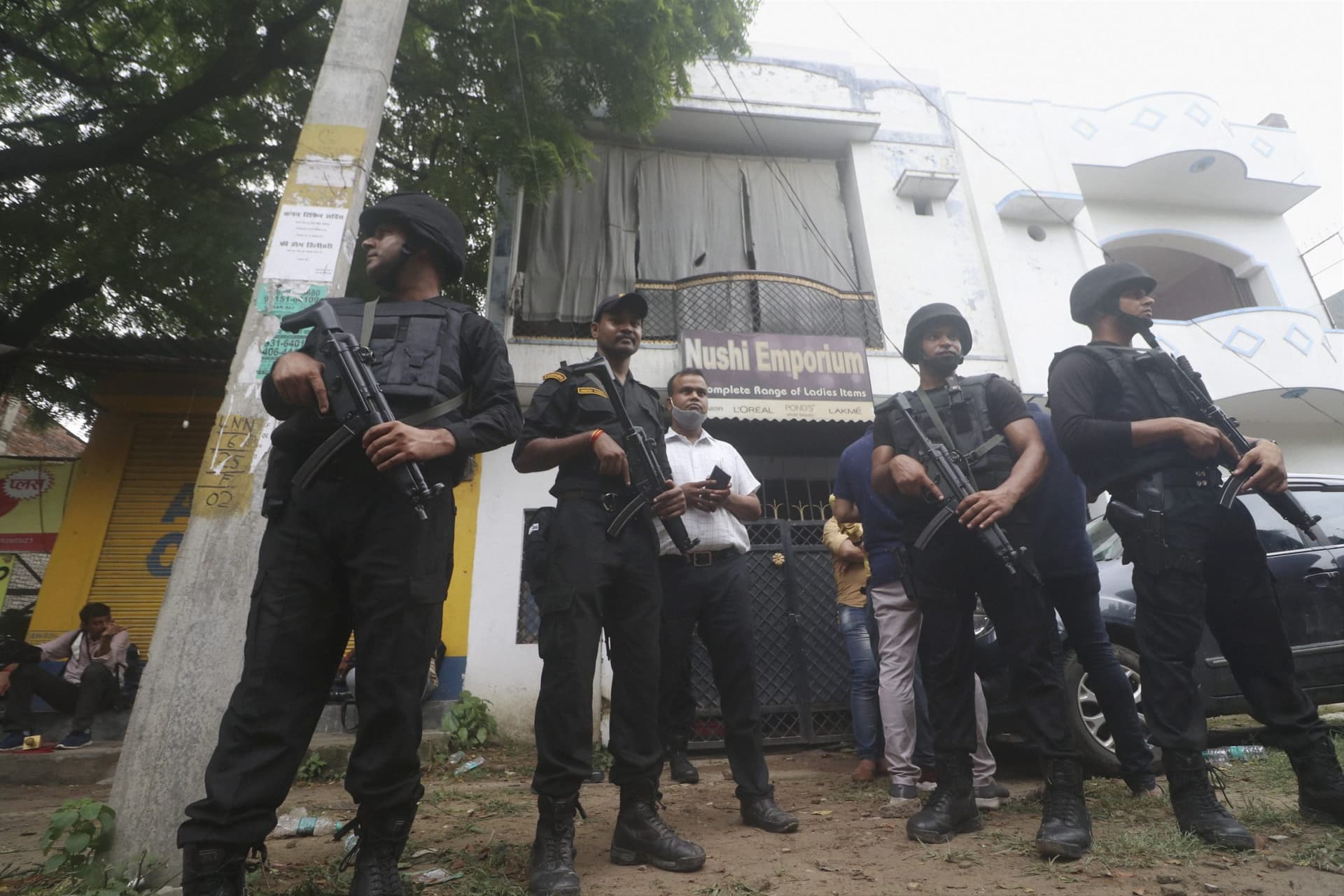 Terrorists arrest in Lucknow: आतंकियों की गिरफ्तारी से डरे पड़ोसी,आसपास के इलाके में दहशत,लोगों ने कही यह बात Terrorists arrest in Lucknow: आतंकियों की गिरफ्तारी से डरे पड़ोसी,आसपास के इलाके में दहशत,लोगों ने कही यह बात