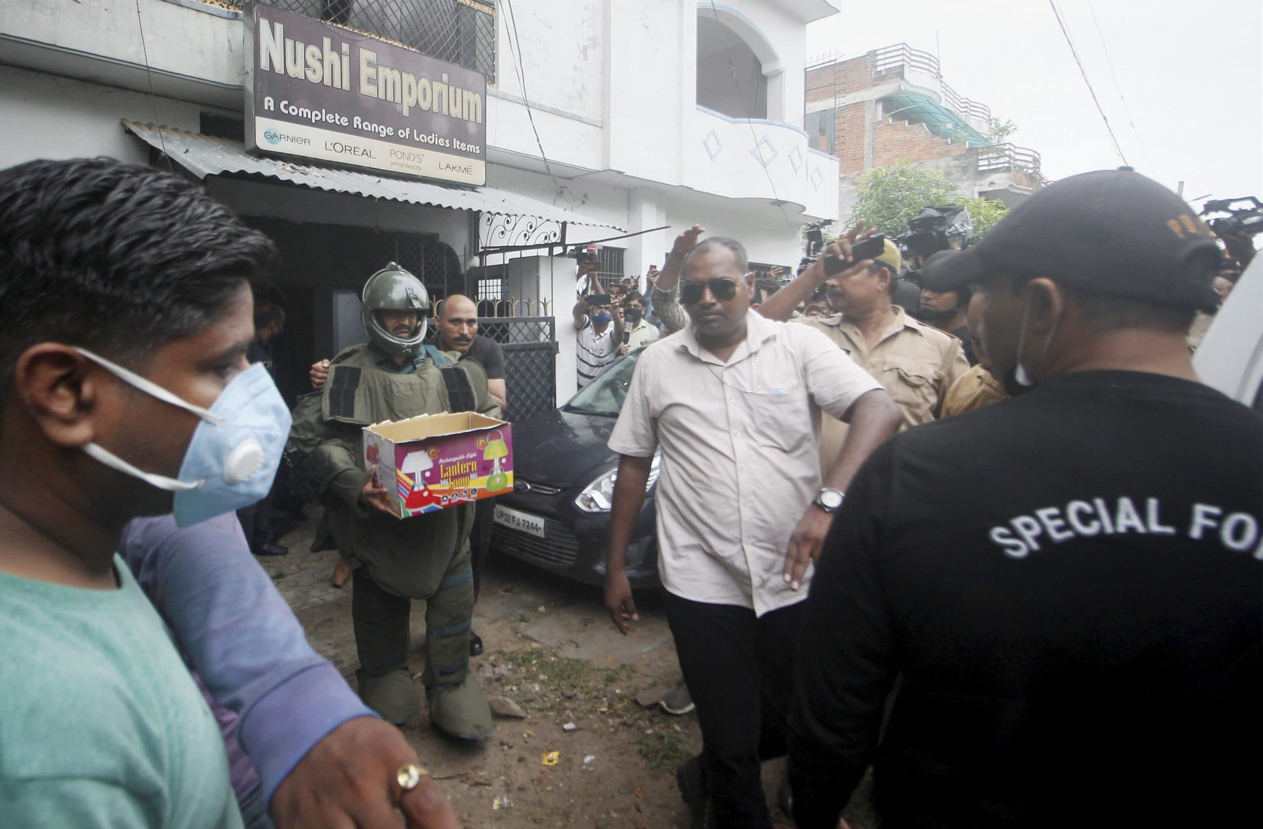 Terrorists Arrest in UP: गैराज की आड़ में पाल रहे थे विध्वंसक मंसूबे, 8 साल पहले सऊदी में पकड़ी आतंक की राह