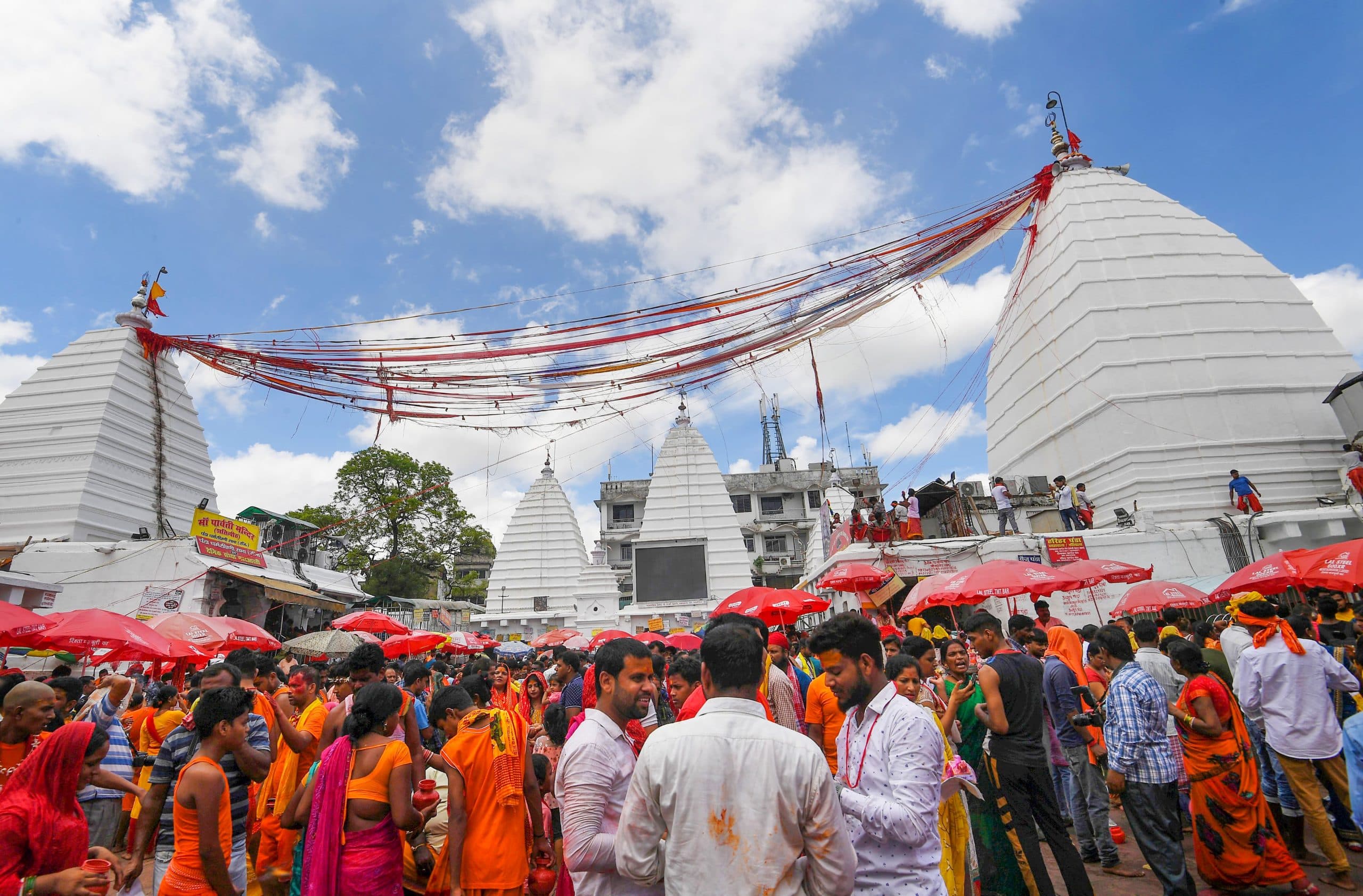 पीएम मोदी के स्वागत में दीपों से सजा देवघर, केसरियामय हुआ शहर, करेंगे सौगातों की बारिश
