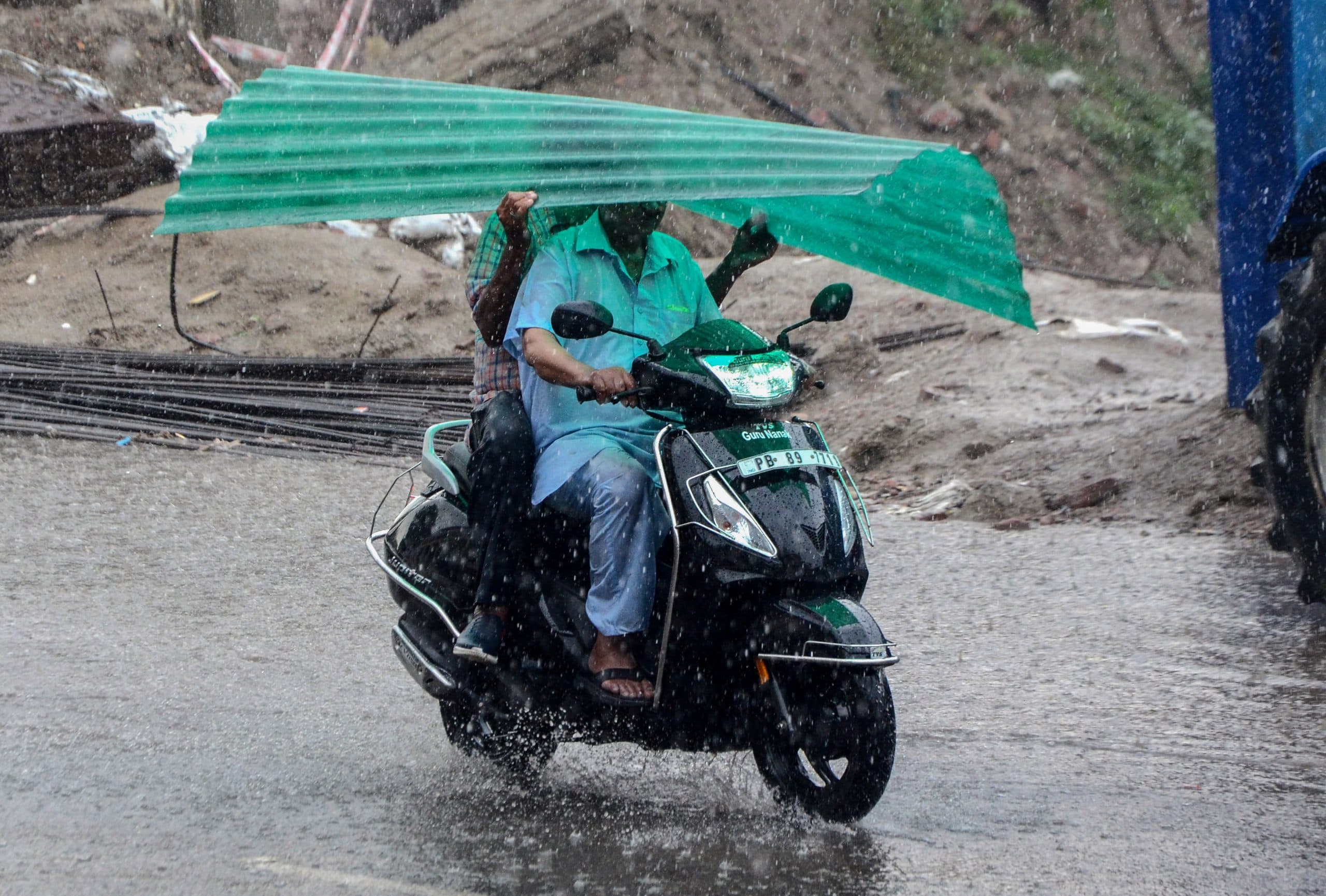 Weather Forecast: बंगाल की खाड़ी में लो प्रेशर, इन राज्यों में होगी भारी बारिश