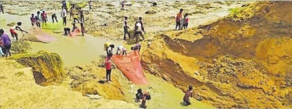 राजाआहार बांध टूटने से लगभग डेढ़ सौ एकड़ जमीन पर लगी धान की फसल को नुकसान