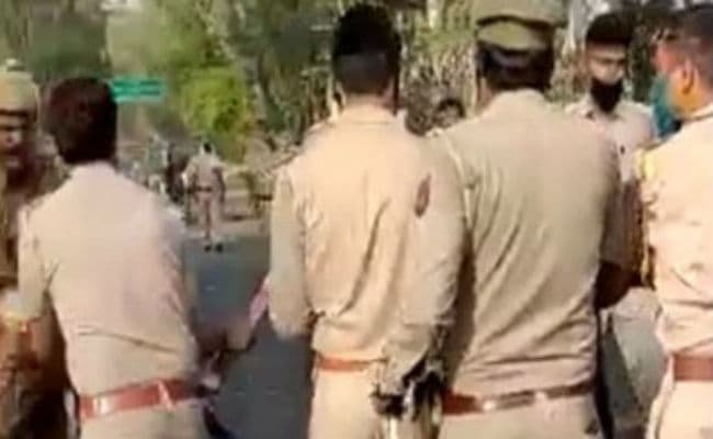 रास्ता घेरने को लेकर हुआ विवाद : सेना के जवान और ग्रामीण भिड़े, जमकर हुआ हंगामा