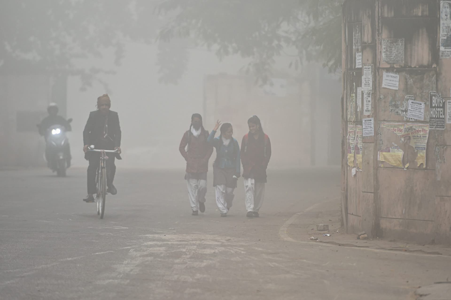 Weather Forecast Update : उत्तर प्रदेश के कई इलाकों में अगले कुछ दिनों तक छाया रहेगा कोहरा, चलेंगी ठंडी हवाएं