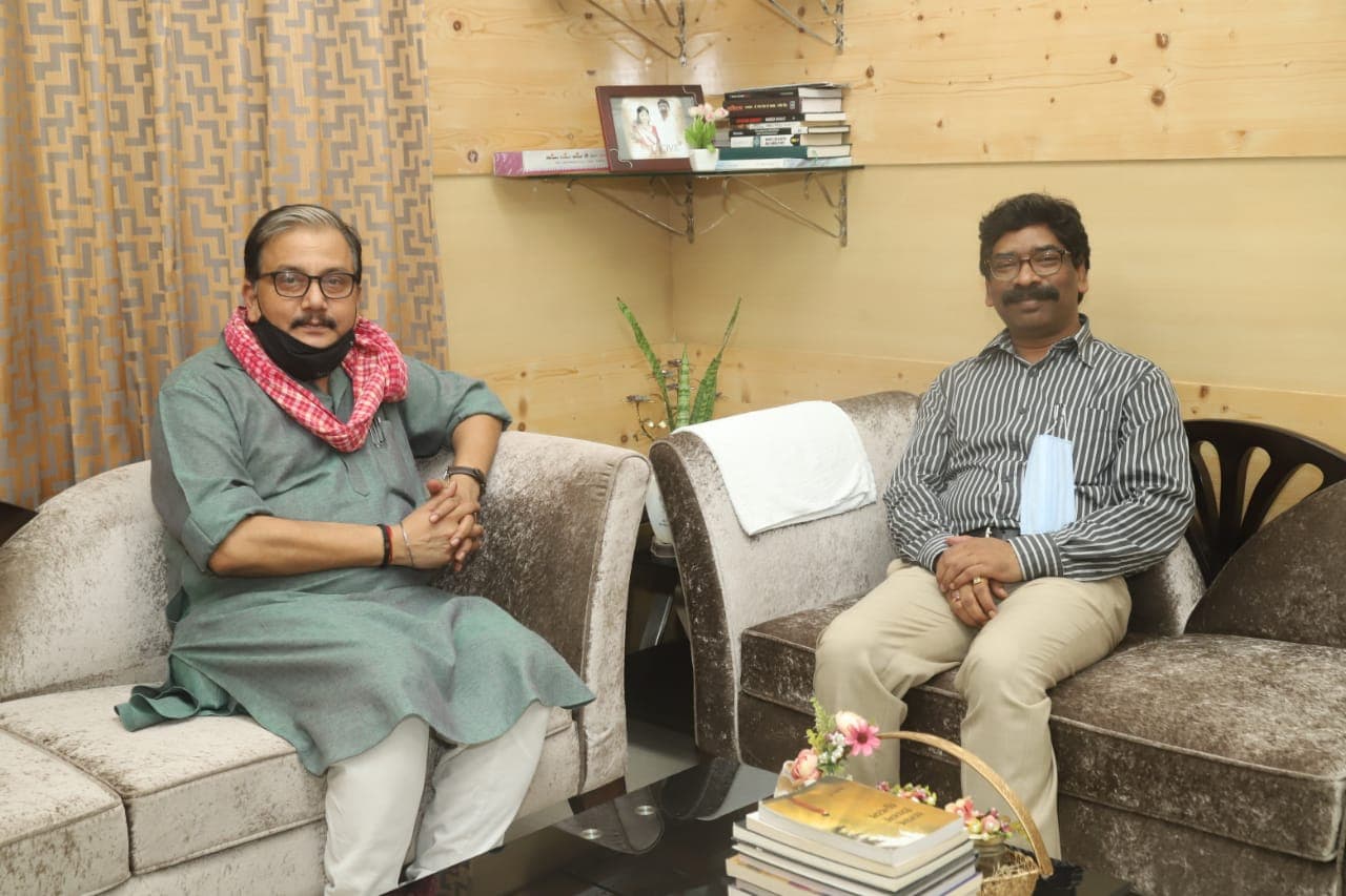 राज्यसभा उपसभापति पद के विपक्ष के उम्मीदवार मनोज झा ने लिया लालू यादव का आशीर्वाद, हेमंत सोरेन से भी मिले