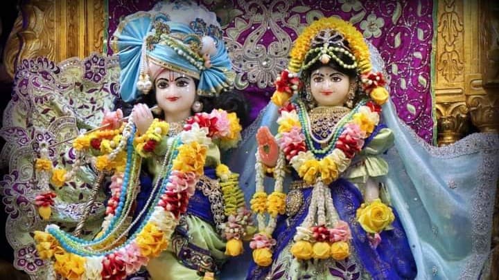 janmashtami Live Video: आज मध्यरात मथुरा में जन्मेंगे कान्हा, यहां देखें श्रीकृष्ण जन्म अभिषेक का लाइव प्रसारण