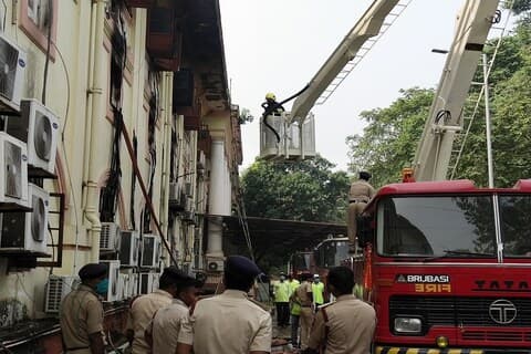 पटना सचिवालय भवन में लगी आग, दमकल की कई गाड़ी मौके पर पहुंची
