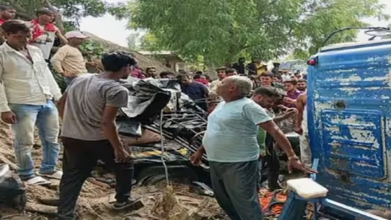 UP Road Accident: प्रतापगढ़ में टेंपो और टैंकर की टक्कर में आठ लोगों की मौत, कई गंभीर रूप से घायल