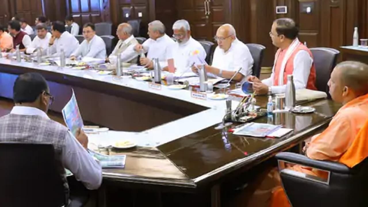 यूपी में पौधरोपण का नया रिकॉर्ड बनाने की तैयारी, 'पौधा लगाओ-पेड़ बचाओ' संदेश के साथ मनाया जाएगा 'वन महोत्सव'