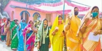 बिहार चुनाव 2020: गोपालगंज में नहीं दिखा कोरोना का डर, आधे से अधिक मतदाताओं ने किया मतदान