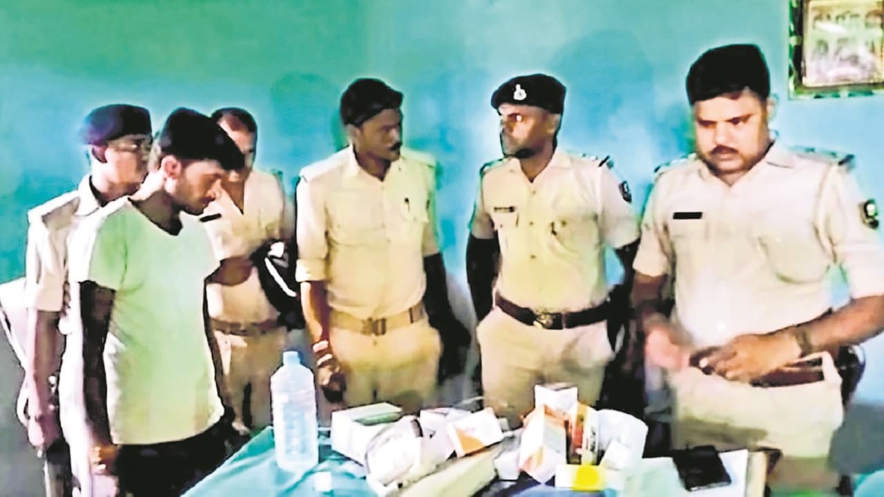 Bihar: किडनी चोर नर्सिंग होम के मेन गेट पर लगा था ताला, पीछे के रास्ते से घुसे एसएसपी, जाने फिर क्या हुआ