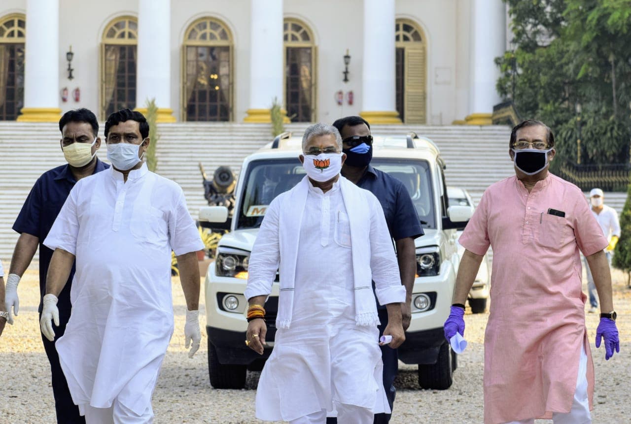 भाजपा प्रतिनिधिमंडल ने राज्यपाल से की मुलाकात, कहा- ममता सरकार कोरोना से लड़ने में फेल