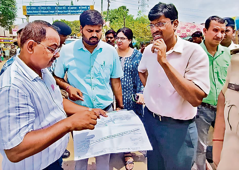 Gaya: पितृपक्ष मेले में पार्किंग स्थलों पर चालकों के लिए होगी अच्छी सुविधाएं, डीएम ने तैयारियों का लिया जायजा