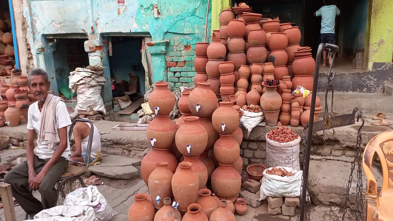 गर्मी में फ्रिज के बजाय पियें घड़े का पानी, दूर होती हैं कई बीमारियां, जानें अन्य फायदे