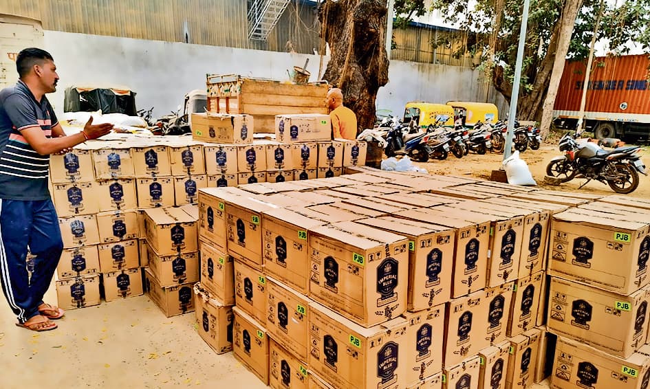 दिवाली से पहले पटना में पंजाब से लाई गई 2942 लीटर शराब बरामद, तस्करी का जुगाड़ देख चौंक जाएंगे आप