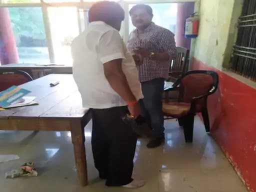 जौनपुर: प्रबंधक ने प्रोफेसर को जूते से पीटा, छात्रों से ज्यादा प्रैक्टिकल फीस लेने से मना करना पड़ा भारी