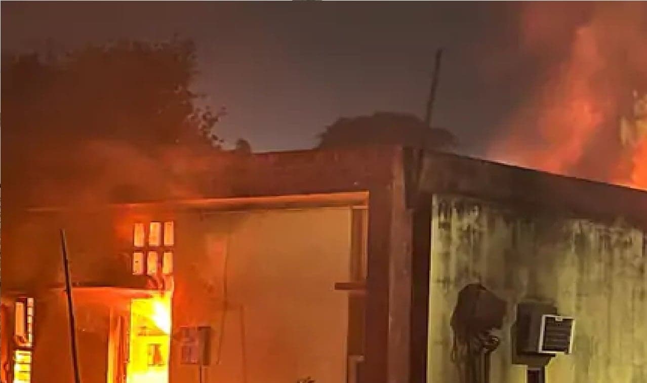 भागलपुर के पथ परिवहन निगम के कार्यालय में लगी आग, लाखों की हुई क्षति, पुलिस ने किया केस दर्ज
