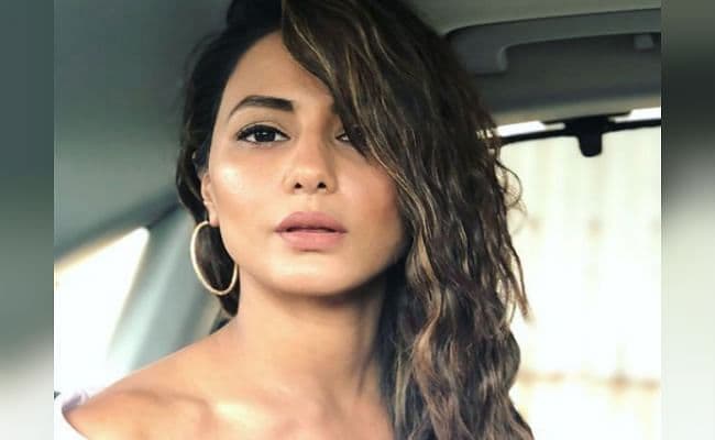 ब्लू या पर्पल बिकिनी? आपको हिना खान का कौन सा बोल्ड लुक पसन्द है, देखें नागिन एक्ट्रेस की ये हॉट PHOTOS