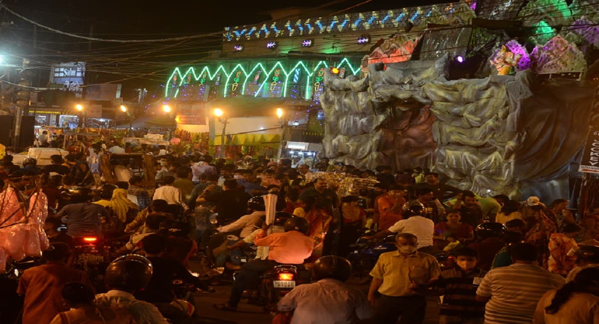 Patna:पटना में प्रशासन की सख्ती के बाद भी मेले में छेड़खानी! विरोध करने पर की फायरिंग, 2 जख्मी