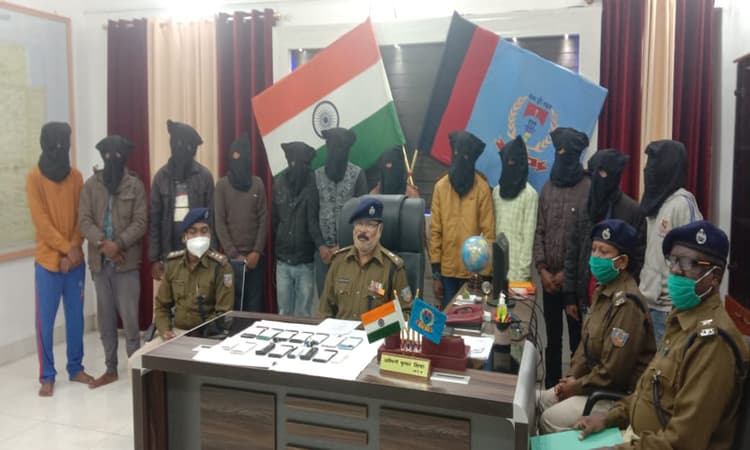 UPI वॉलेट से ठगी के शिकार पीड़ित को पैसे रिफंड दिलाने के नाम पर फिर की ठगी, देवघर से 12 साइबर क्रिमिनल गिरफ्तार