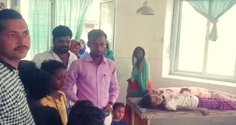 सीतामढ़ी में मिड डे मील खाने के बाद कई बच्चों की तबीयत बिगड़ी, पीएचसी में चल रहा इलाज