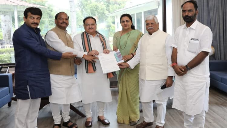 सुनियोजित व अमानवीय था पटना में भाजपा नेताओं पर लाठीचार्ज, जांच कमेटी ने जेपी नड्डा को सौंपी जांच रिपोर्ट